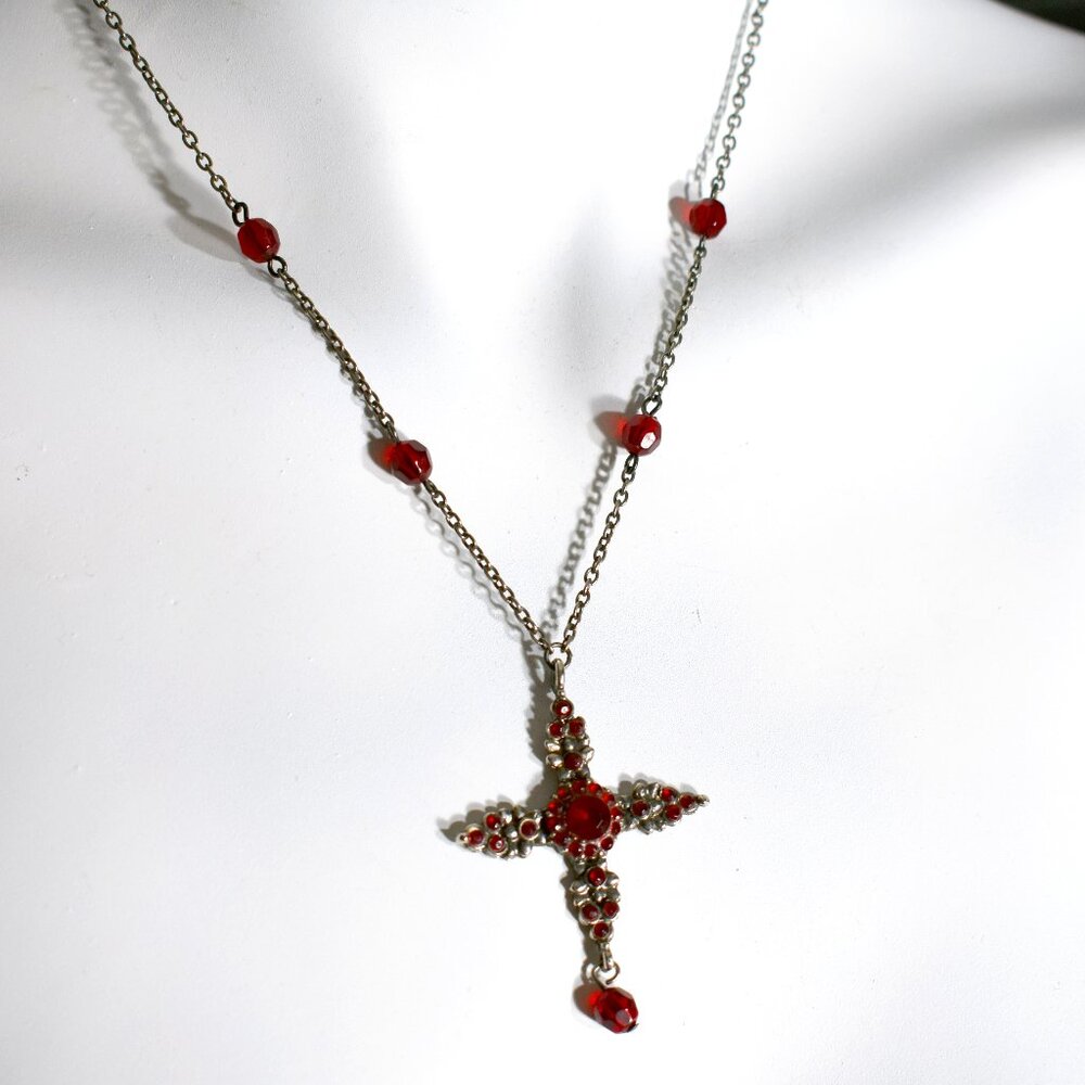 Red jeweled vintage 90's rosary style pendant necklace